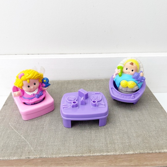 Vintage Fisher Price Little People 5 Piece Baby & Sarah Lynn - Picture 2 of 7